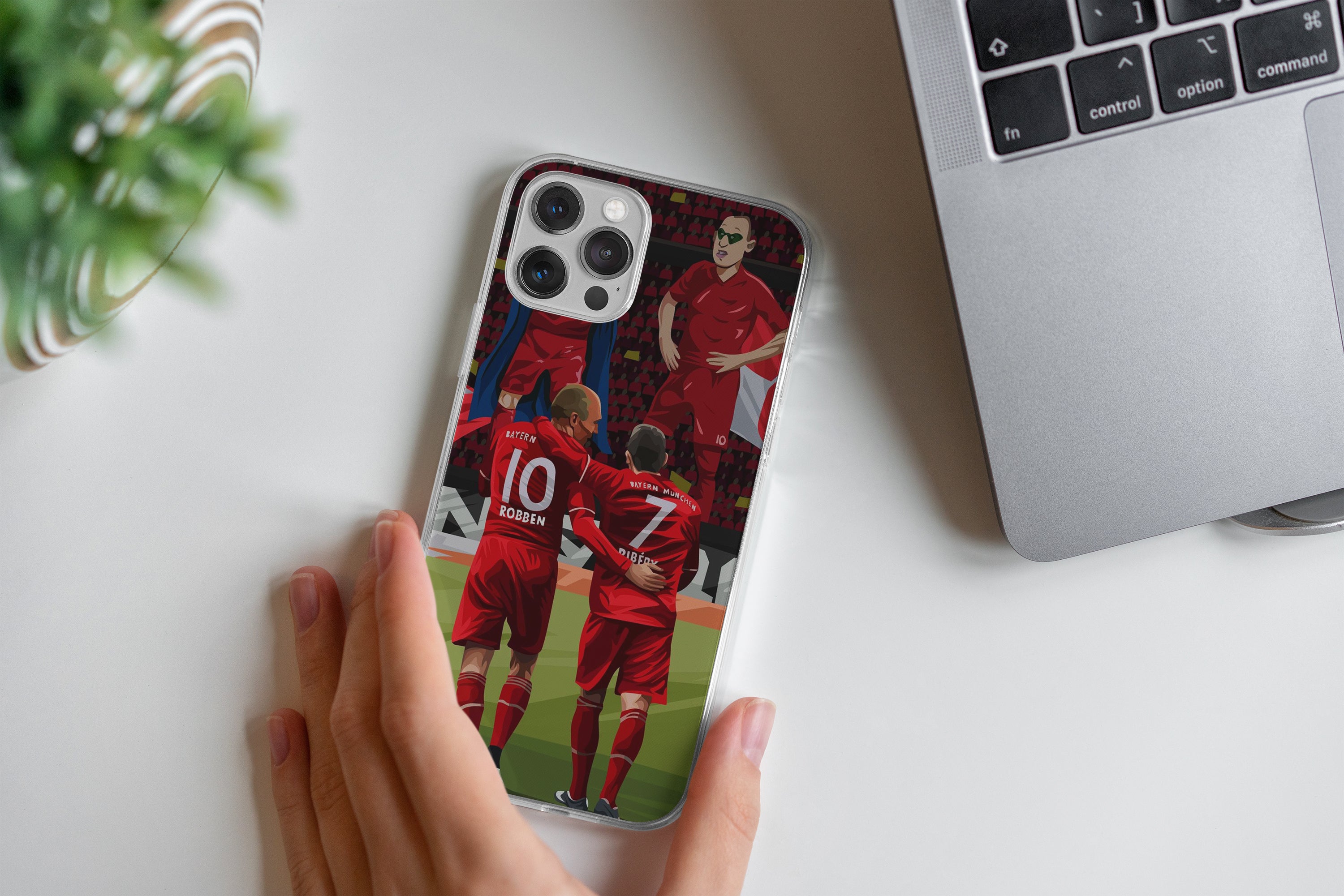 Dévoilez votre passion pour le Bayern Munich avec nos coques exclusives pour iPhone 13 mini