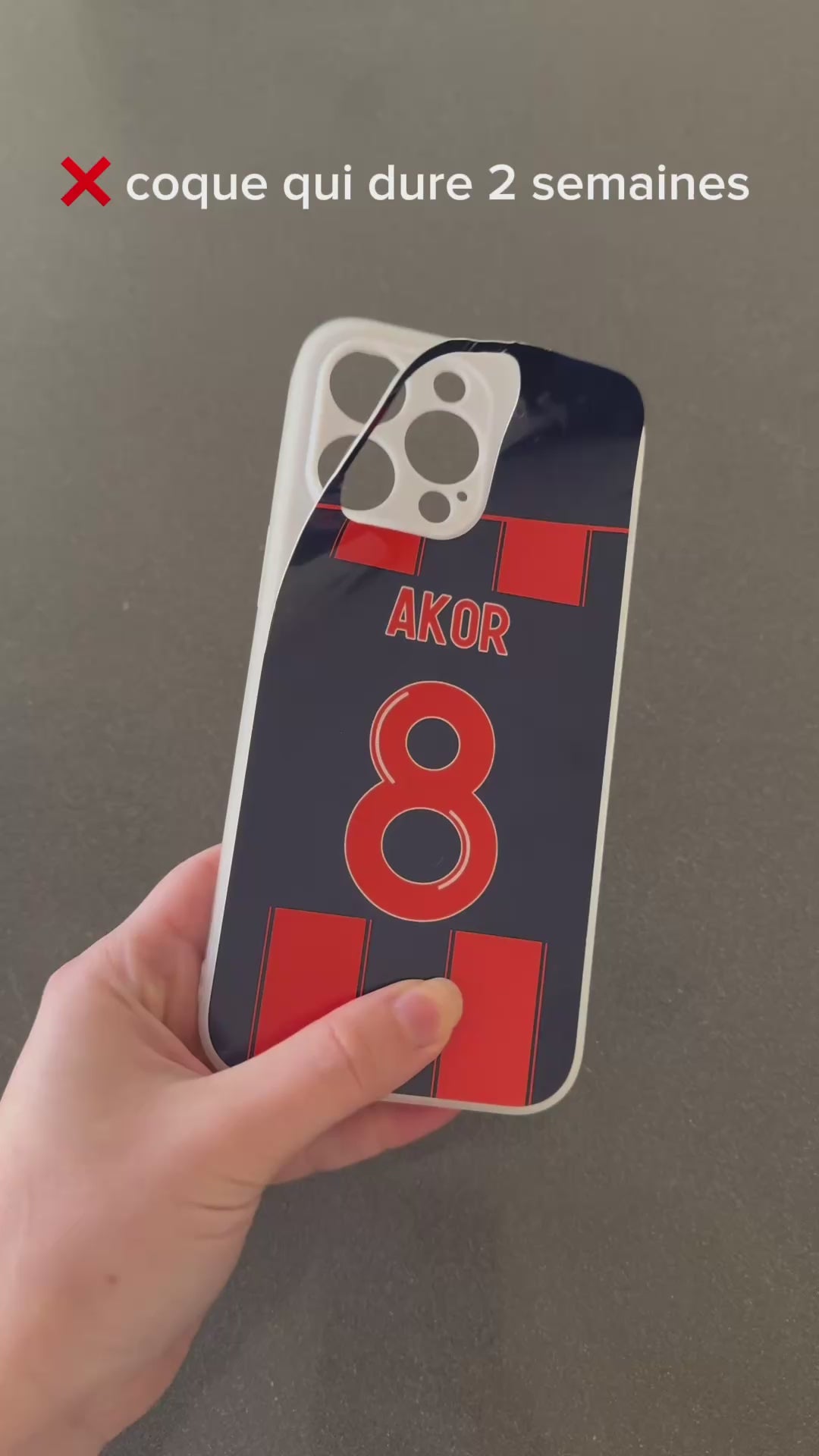 Video laden: coque qui dure 2 semaines qui se décolle et se casse VS coque super résistante, protège tous les coins de ton téléphone et 100% personnalisée